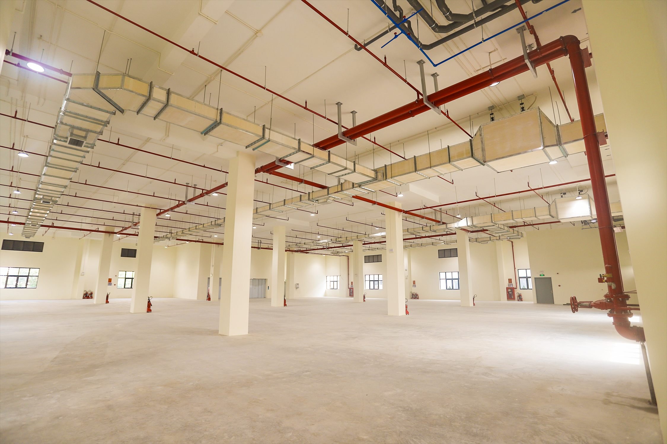 Factories for rent with complete amenities.